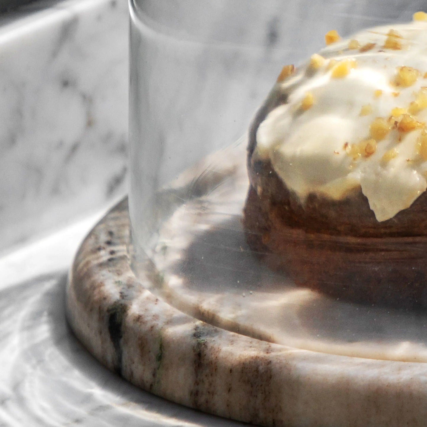 Novi Marble Cake Dome